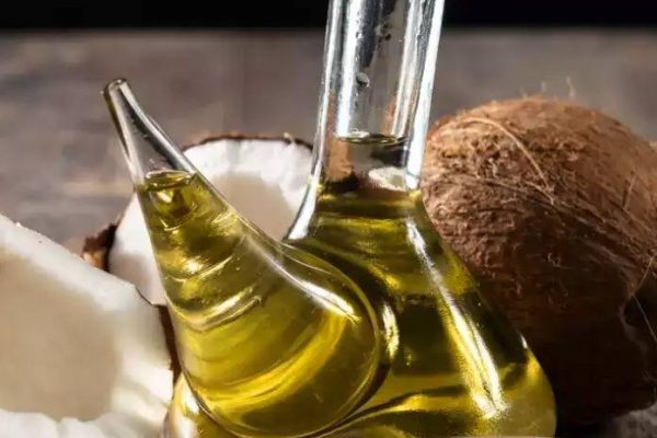 Coconut Oil: What Are The Benefits For Hair?